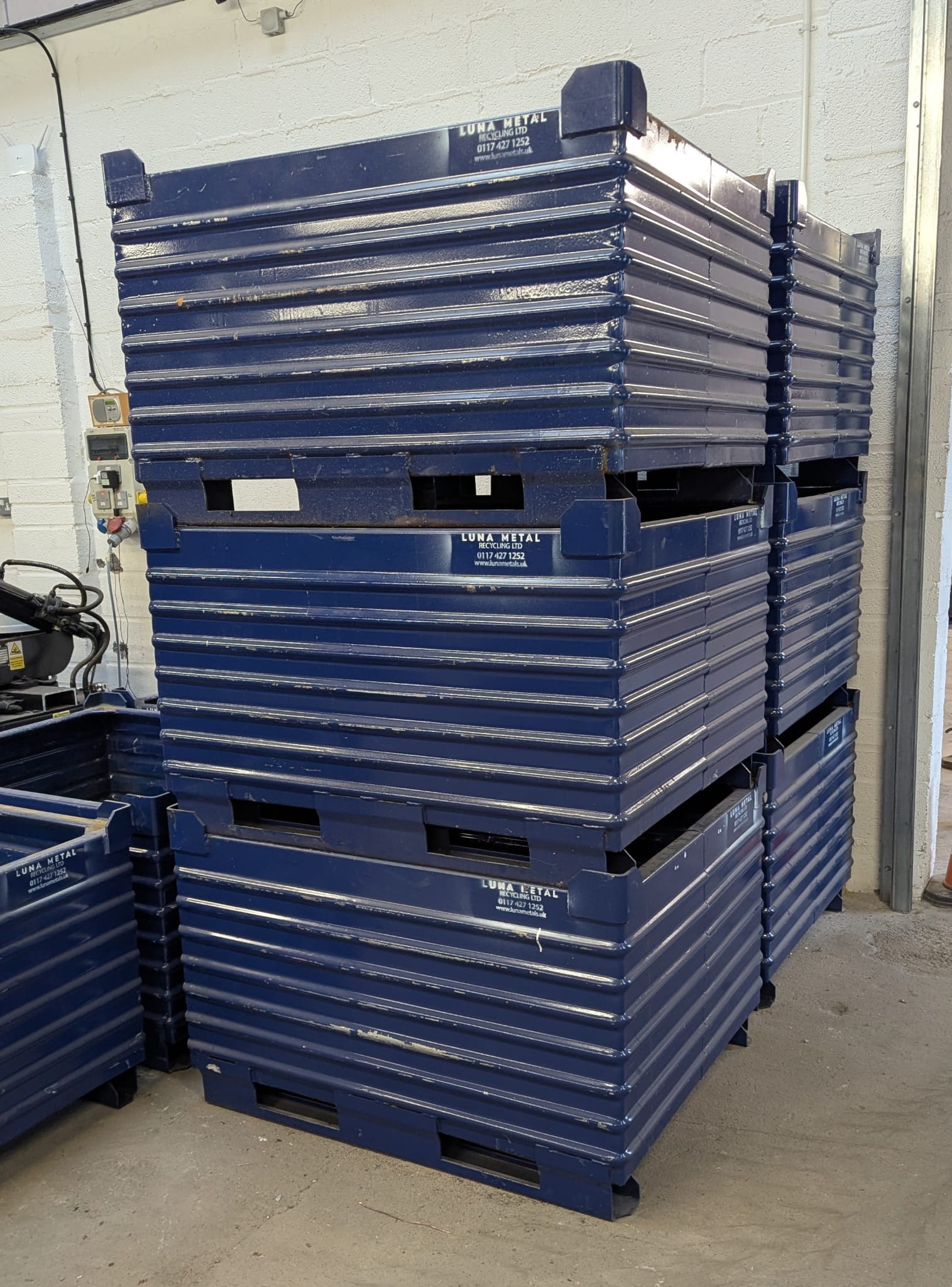 Compact pallet bin — 1200mm x 1000mm x 760mm